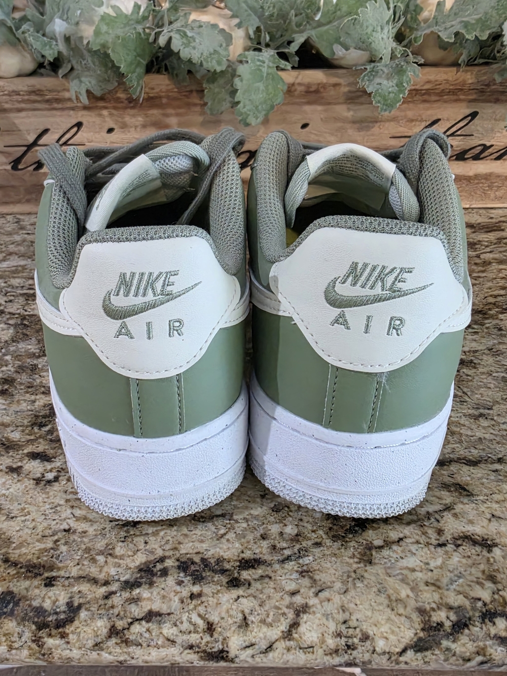 Nike Air Force One Women's - Picture 3 of 5